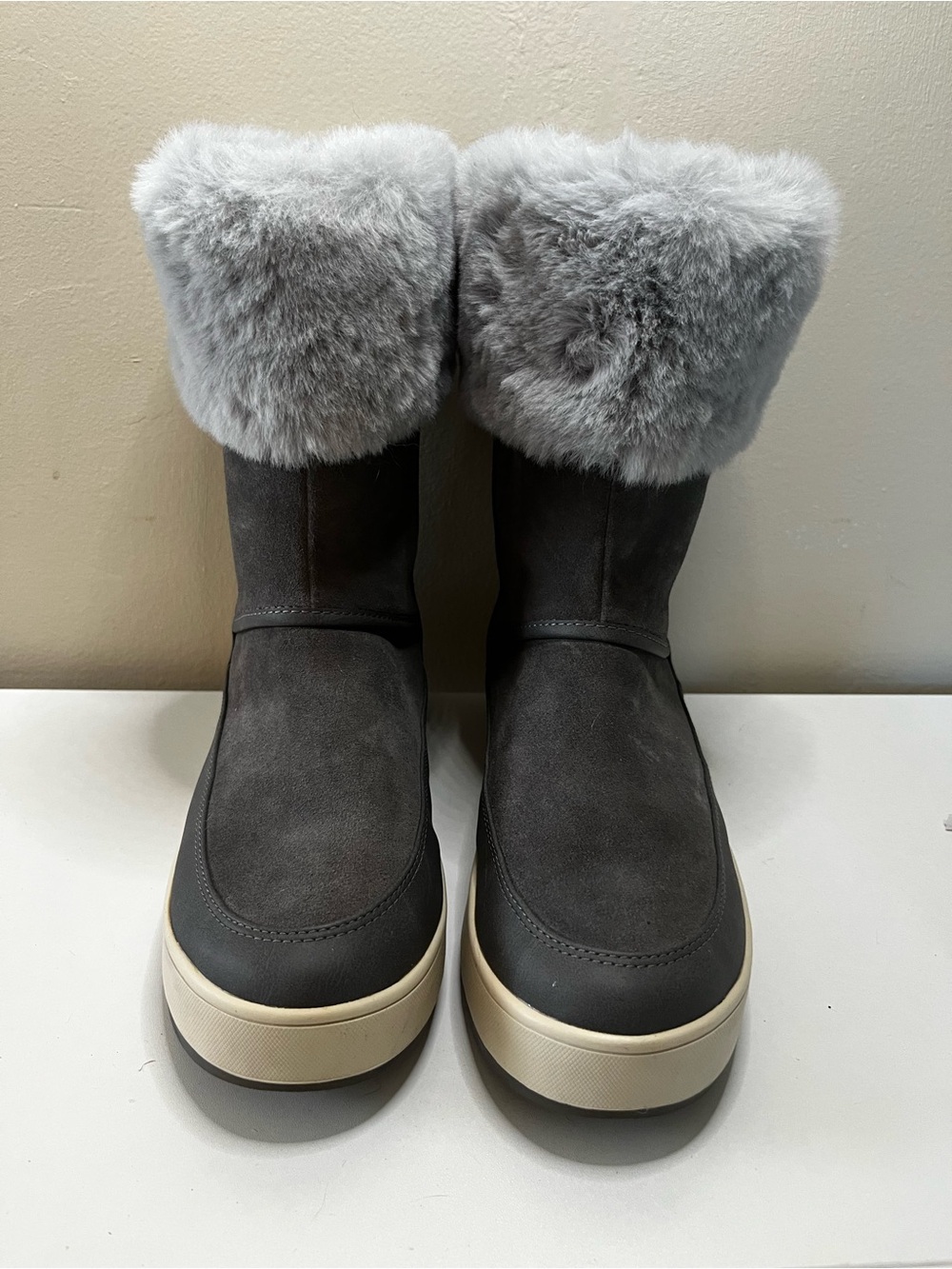 Koolaburra by Ugg Size 7 Tynlee Waterproof Suede Pull-On Boots Gray Faux Fur